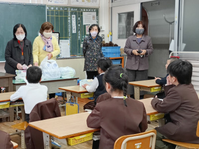 8d8c0003-8f98-49b5-a750-63b33bbcdbd4